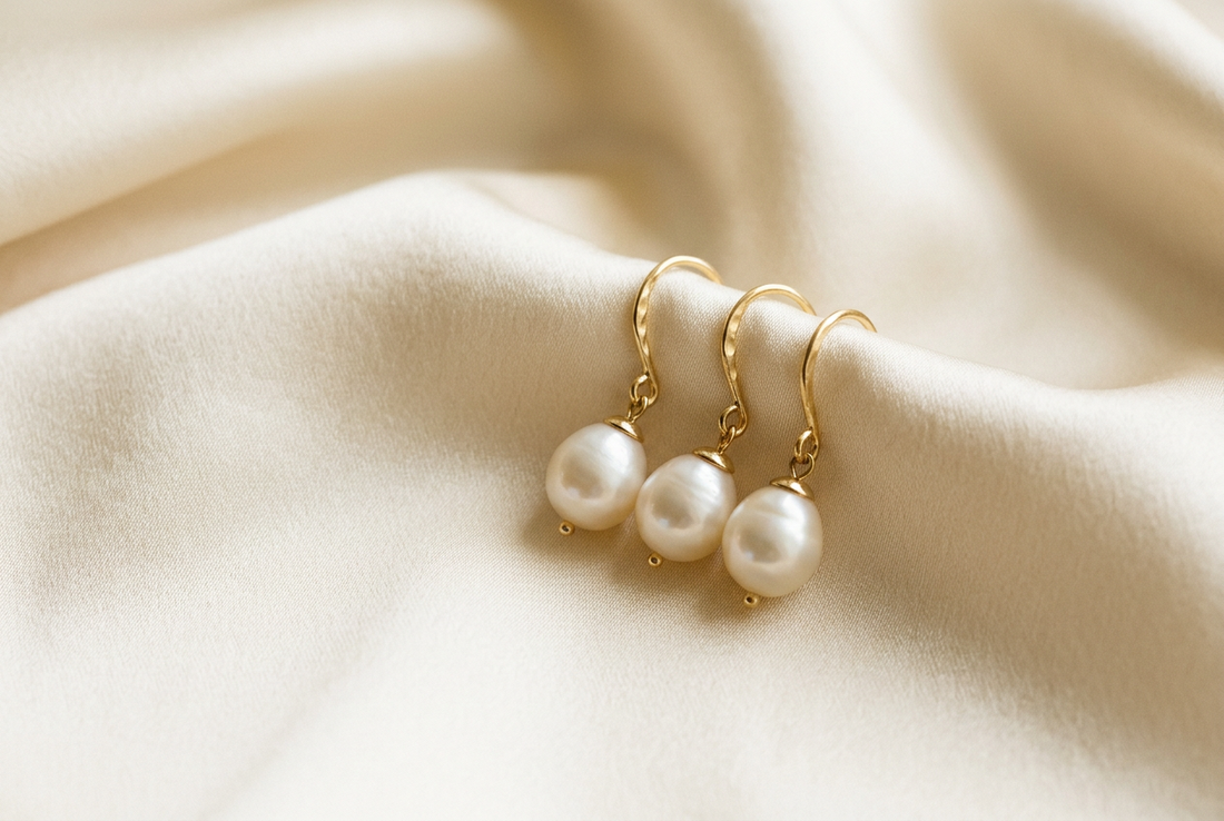 Pendientes colgantes: cómo elegirlos y llevarlos sin que pesen en tu look